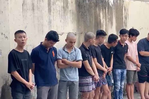 Quái xế khai chặn quốc lộ làm đường đua để mừng sinh nhật