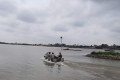 Cảnh sát Nam Định nổ súng bắt “cát tặc” trên sông Ninh Cơ
