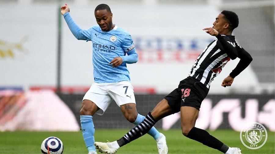 Thắng Newcastle 'điên rồ', tân vương Man City đi vào lịch sử