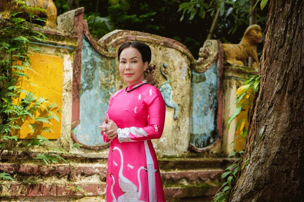 Việt Hương tái xuất phim truyền hình vai bà hội đồng nhẫn tâm