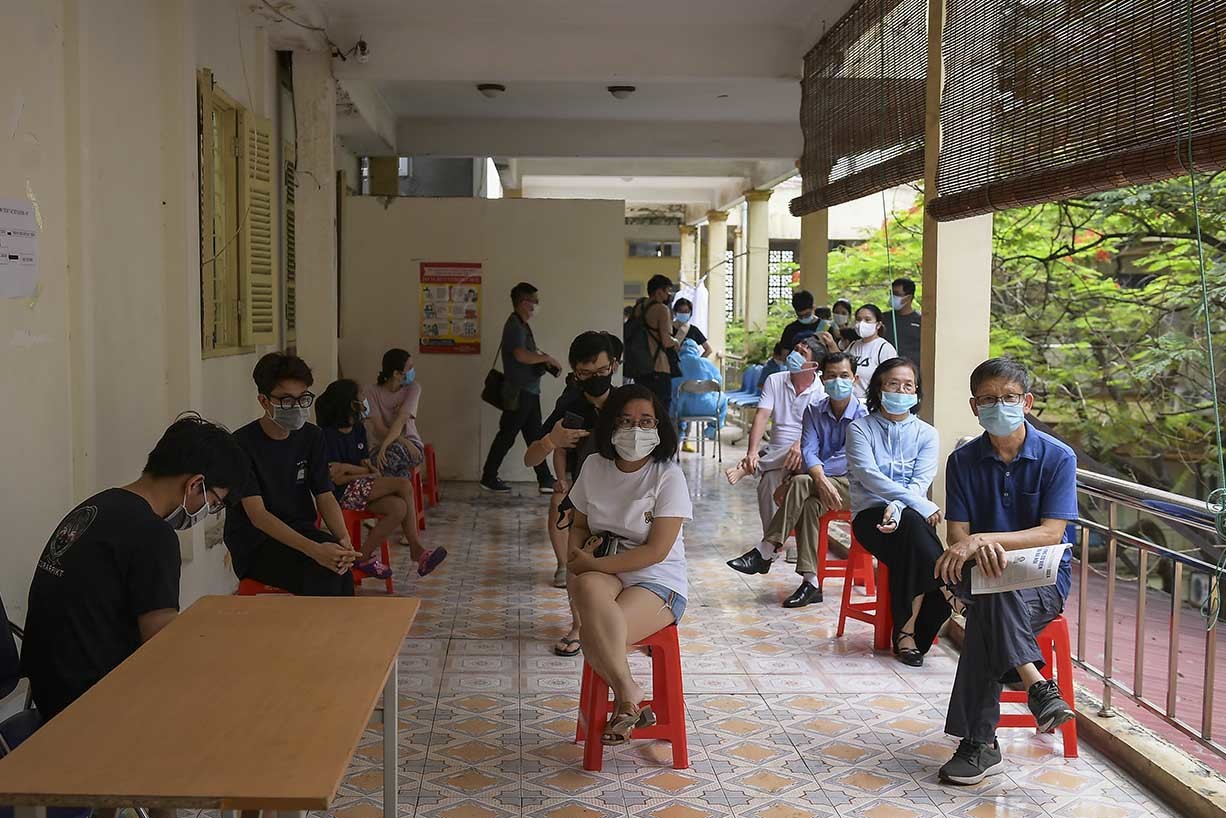 'Thần tốc' xét nghiệm Covid-19 cho hàng nghìn người Hà Nội về từ Đà Nẵng