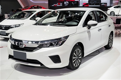 Sedan cỡ nhỏ gặp khó: Xe 'hot' tụt dốc, dân buôn ô tô lo lắng