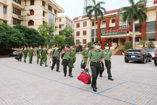 Công an Bắc Giang tăng cường 42 cán bộ, chiến sĩ về cơ sở chống dịch