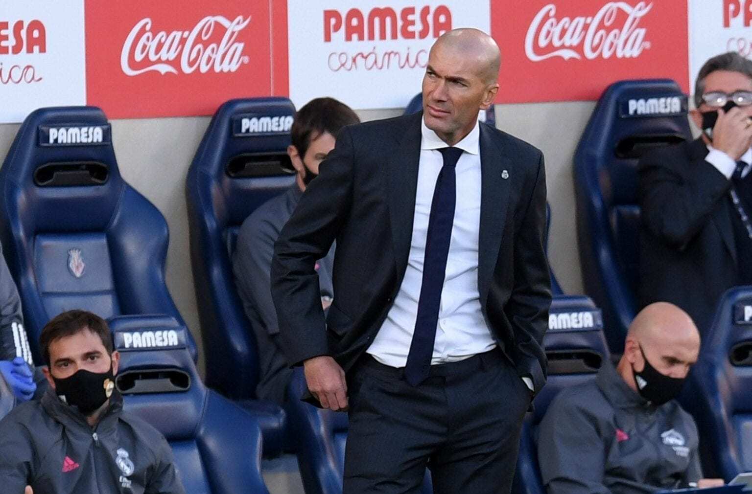 Zidane thông báo với cầu thủ Real Madrid sẽ ra đi vào cuối mùa