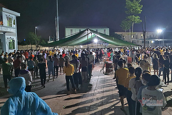 Bắc Giang: Một thôn trắng đêm xét nghiệm Covid-19 cho 9.000 người