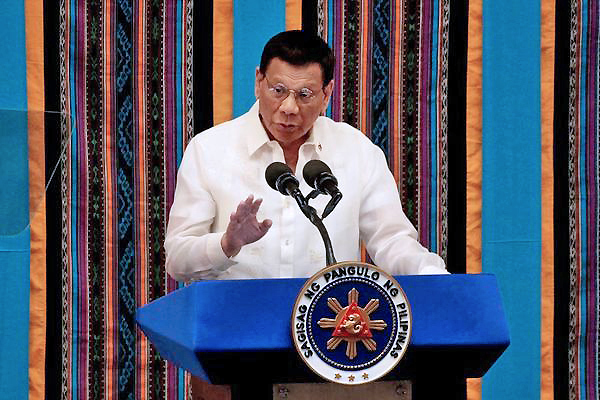 Tổng thống Philippines cấm nội các bàn công khai về Biển Đông