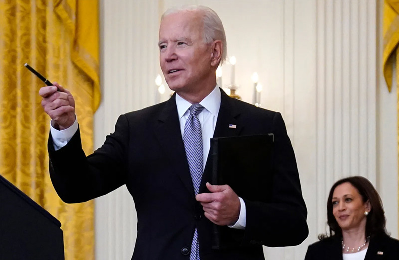 Ông Biden cảnh báo không tiêm vắc-xin sẽ phải trả giá