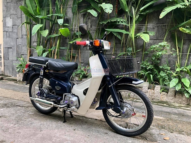 Honda Cub Custom 70 đời 1993 biển số VIP, giá 150 triệu đồng