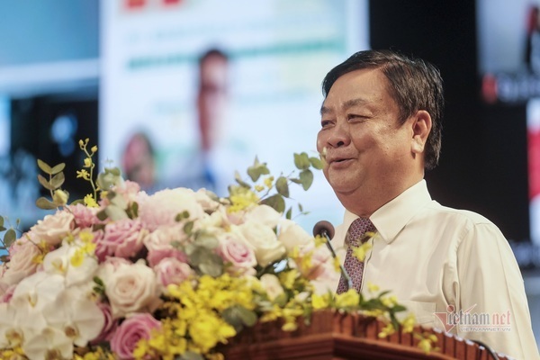 Bộ trưởng Lê Minh Hoan: Con gái xứ Đông bán vải vườn nhà ra sàn quốc tế