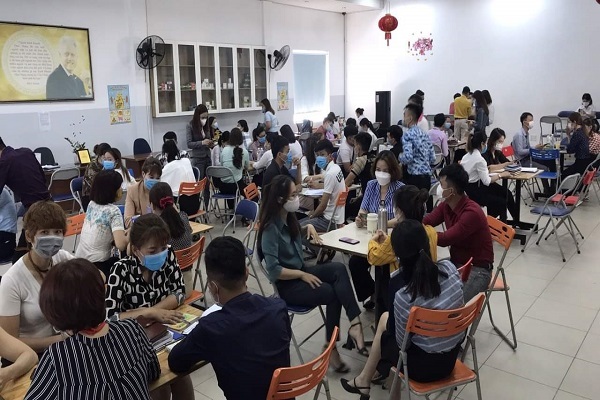 Xử phạt công ty đa cấp tụ tập hơn 100 người bán hàng giữa mùa dịch