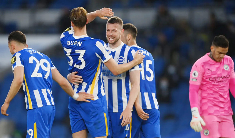 Mất người sớm, tân vô địch Man City thua ngược Brighton