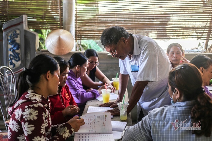 Người thầy 30 năm xoá mù chữ cho dân nghèo đầm phá Tam Giang