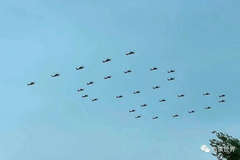 Trực thăng Trung Quốc xếp hình chữ số khổng lồ trên bầu trời
