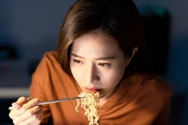 Người phụ nữ nhập viện, đổ vỡ hôn nhân sau 4 tháng sống tối giản