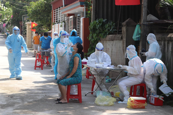 Hà Nội thêm 2 ca Covid-19, có bệnh nhân xét nghiệm lần 5 mới dương tính