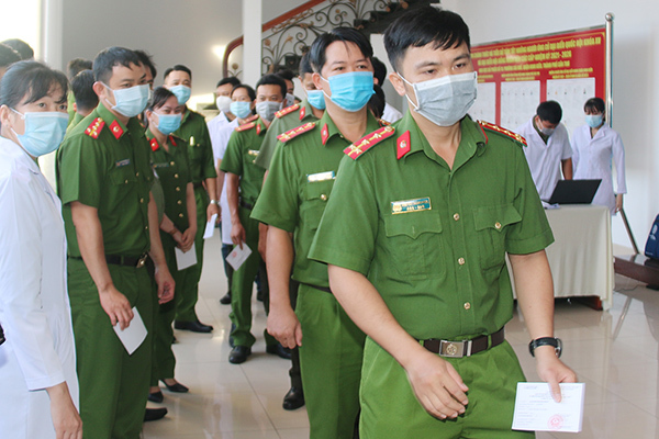 Lực lượng quân đội, công an ở Cần Thơ đi bầu cử sớm