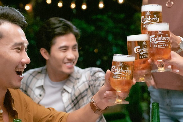 Tận hưởng trải nghiệm uống đẳng cấp với Ly bia hảo hạng Carlsberg