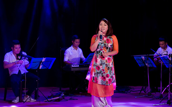 Teacher spreads love for Vietnamese kids’ songs through English