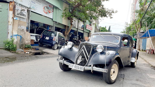 Vintage Citroens brought lovingly back to life