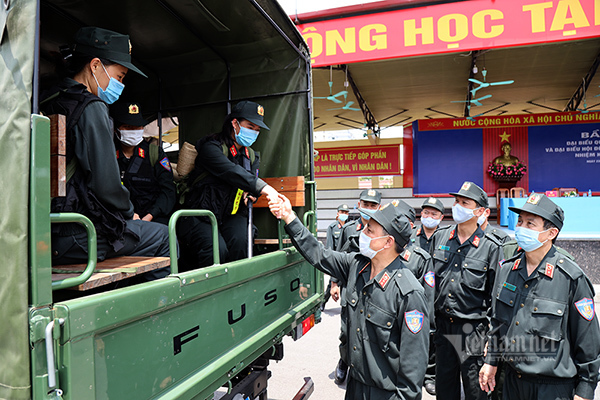 Tăng cường thêm 220 cảnh sát cơ động giúp Bắc Giang chống dịch Covid-19