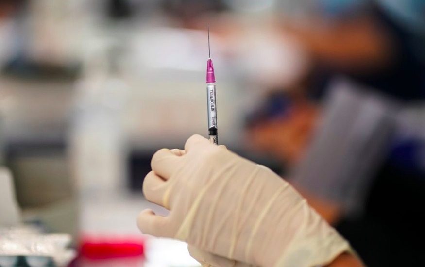 Nhật vượt mục tiêu tiêm vắc xin Covid-19, Singapore giảm thời gian cách ly