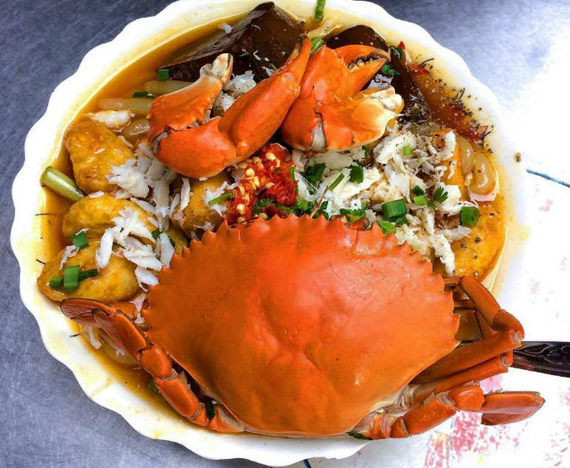 Quán bánh canh cua vỉa hè ngon nức tiếng, bát đắt nhất lên đến 200.000 đồng