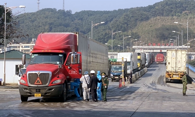 Bắc Giang cử ‘đội đặc nhiệm’ lên cửa khẩu xuất hàng sang Trung Quốc