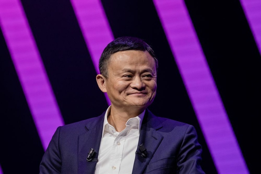 Ông chủ TikTok thoái lui để tránh số phận như Jack Ma?
