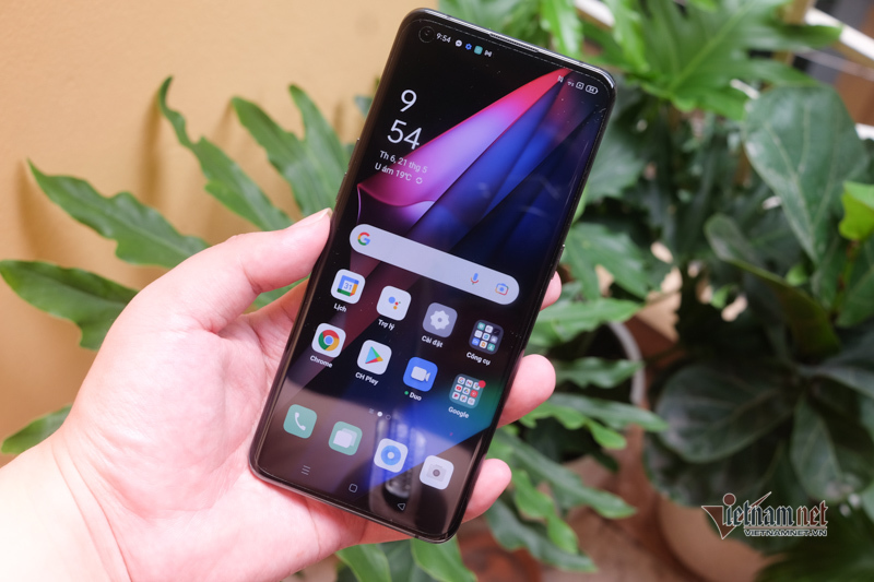 Trên tay Oppo Find X3 Pro: Điện thoại siêu dị với camera kính hiển vi