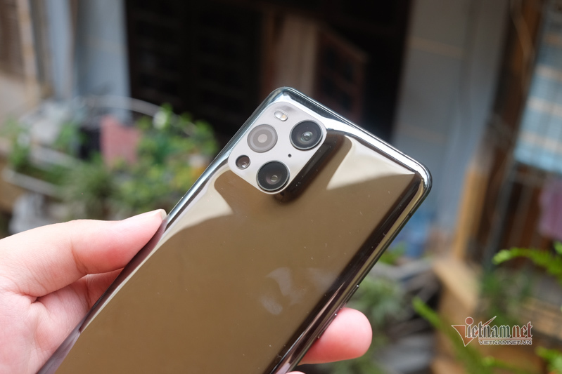 Trên tay Oppo Find X3 Pro: Điện thoại siêu dị với camera kính hiển vi