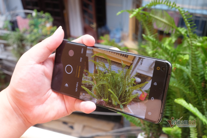 Trên tay Oppo Find X3 Pro: Điện thoại siêu dị với camera kính hiển vi