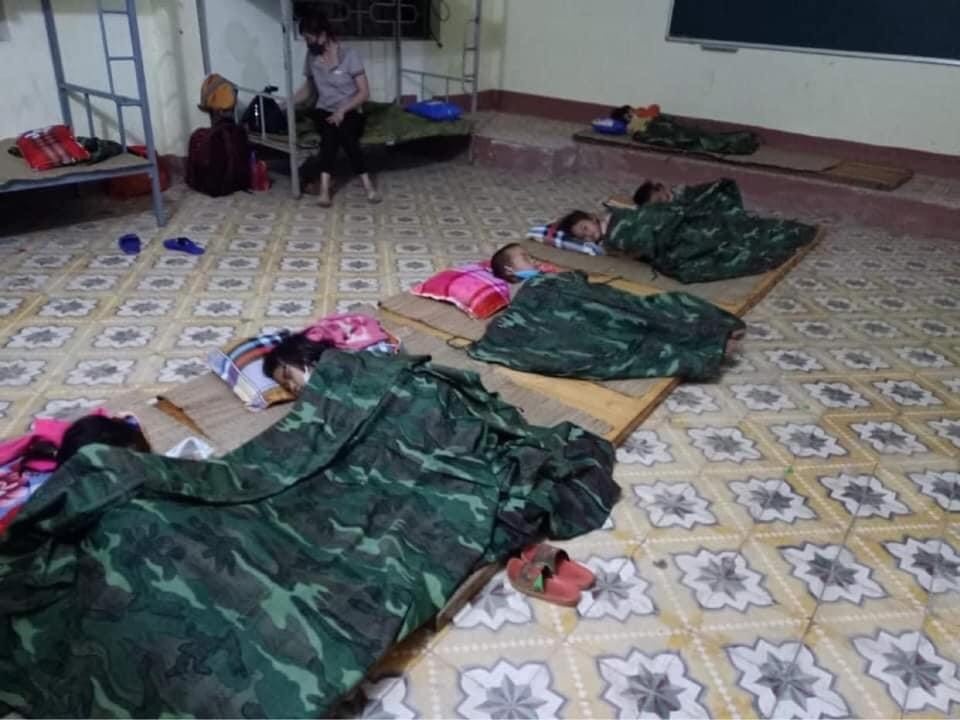 ‘Nhiều em bé ở Điện Biên đi cách ly chỉ có một bộ quần áo trên người’
