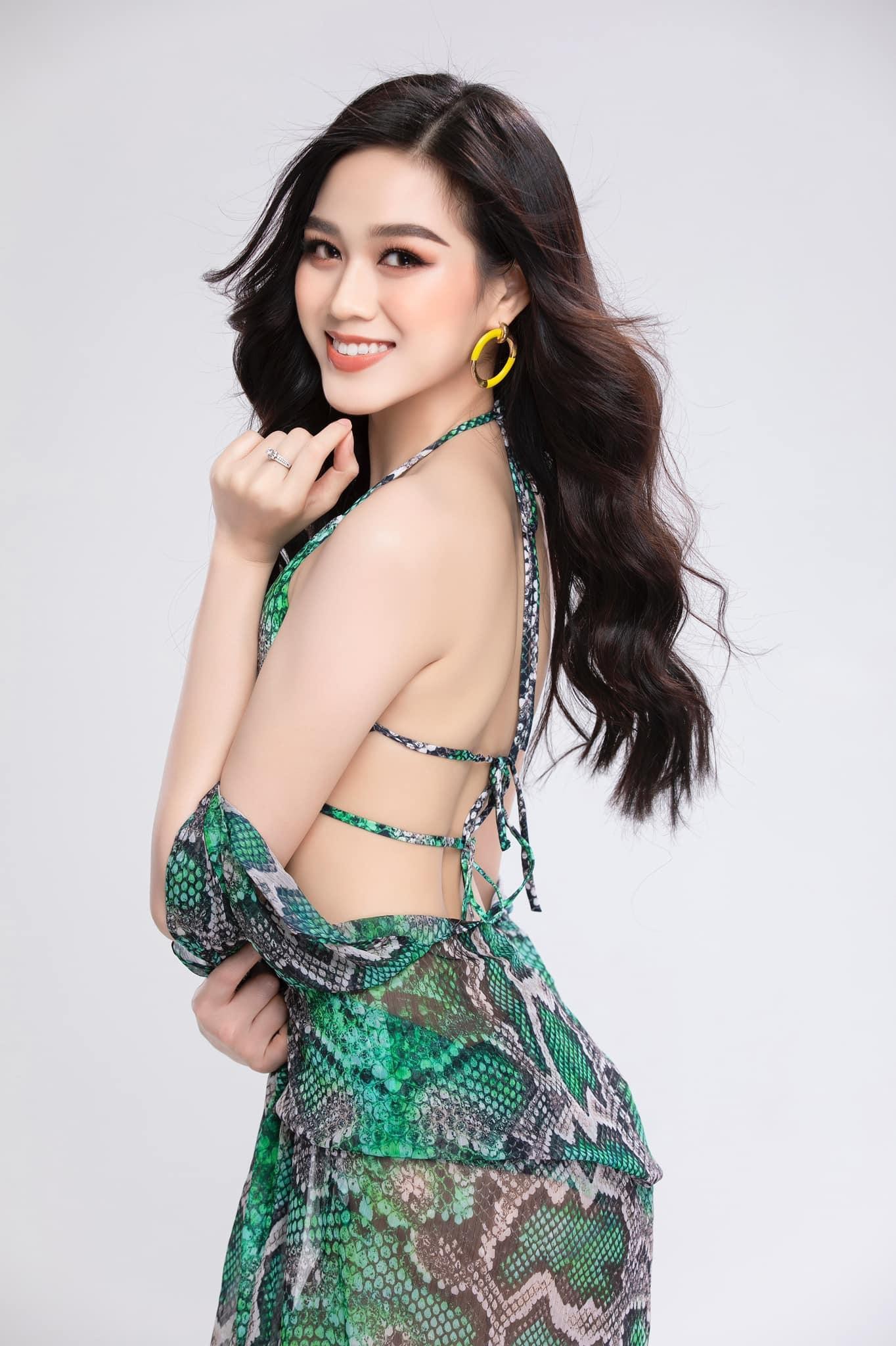Hoa hậu Đỗ Thị Hà lần đầu tung ảnh bikini sau 6 tháng đăng quang