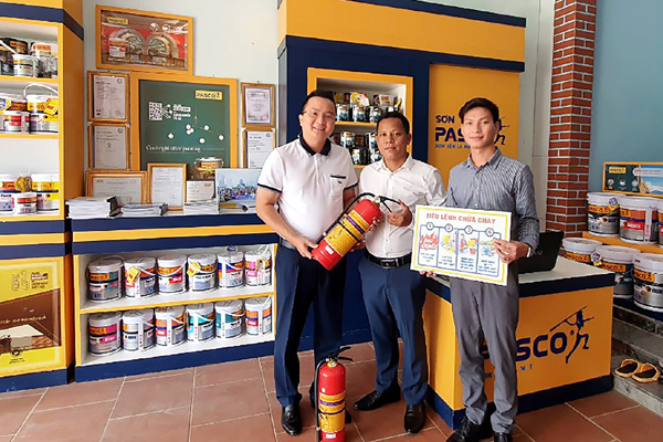 Pasco Việt Nam tặng bình cứu hỏa cho hệ thống Nhà phân phối trên toàn quốc