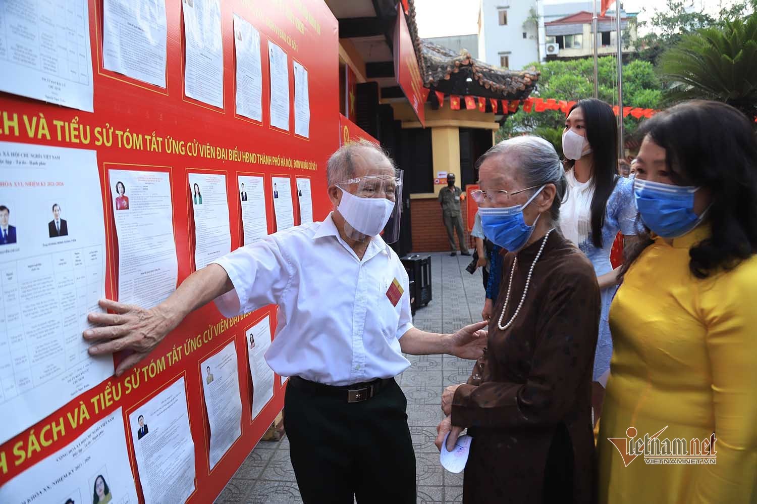 96-year-old woman and her relatives go to vote in Hanoi