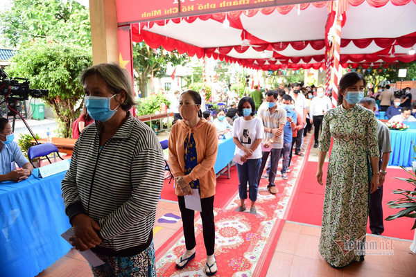 Cả  nước tưng bừng ngày bầu cử