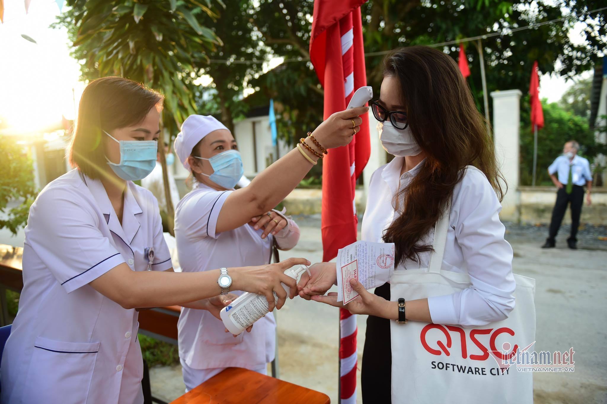 Hình ảnh khắp nơi náo nức 'Ngày hội non sông'