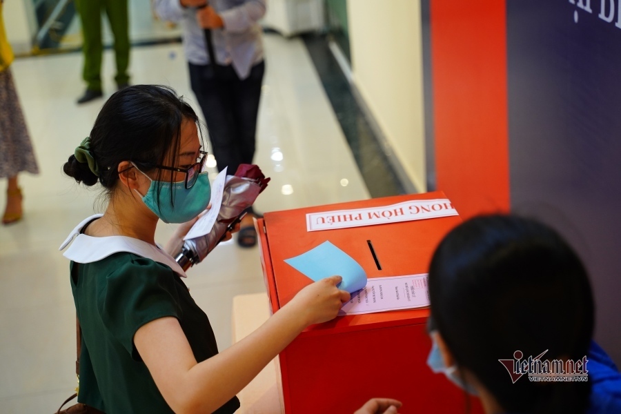 Sinh viên lần đầu bỏ phiếu: 'Mong người được chọn quan tâm đến giáo dục'
