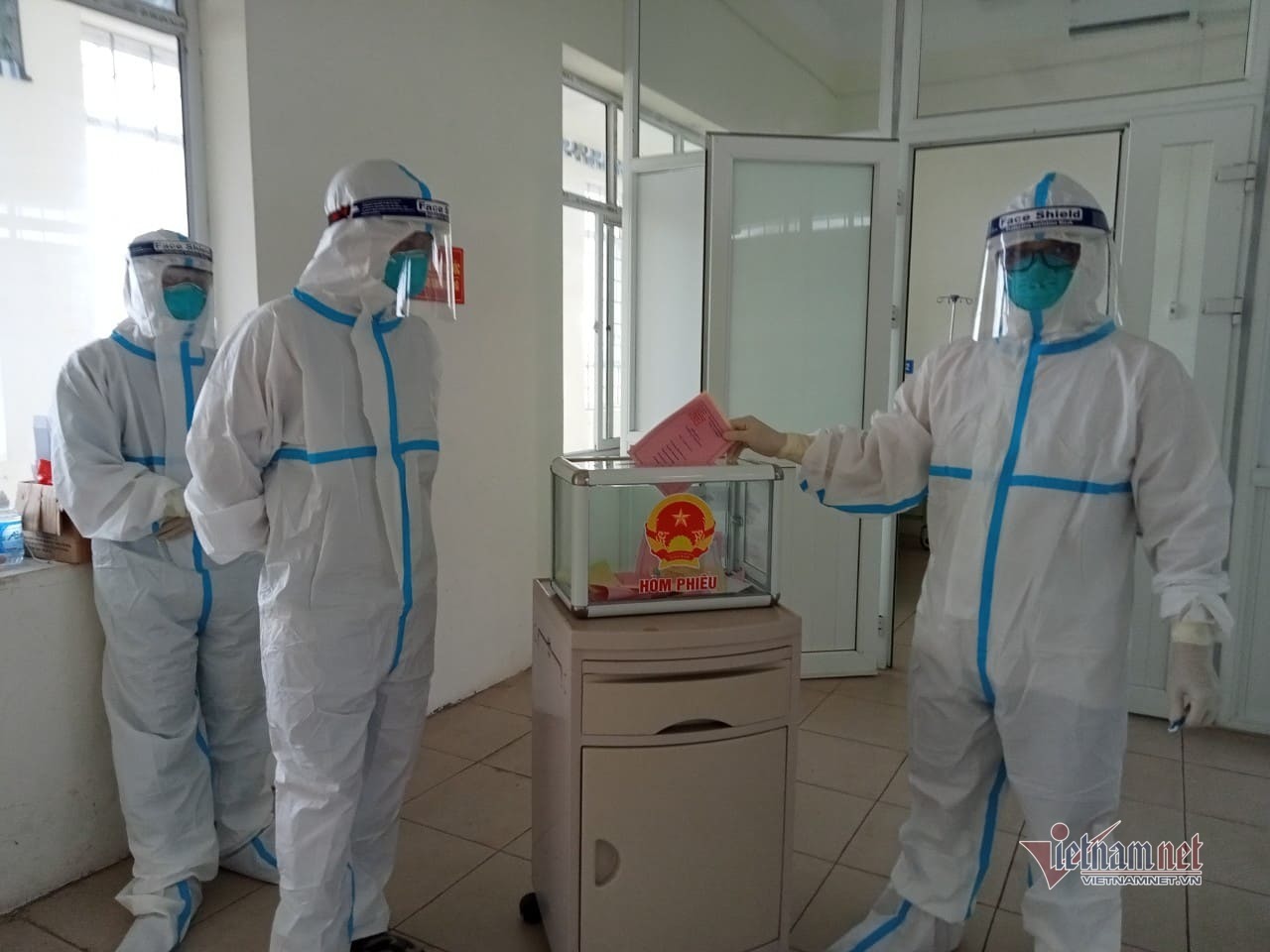 Hình ảnh bầu cử chưa từng có trong các khu cách ly trên cả nước