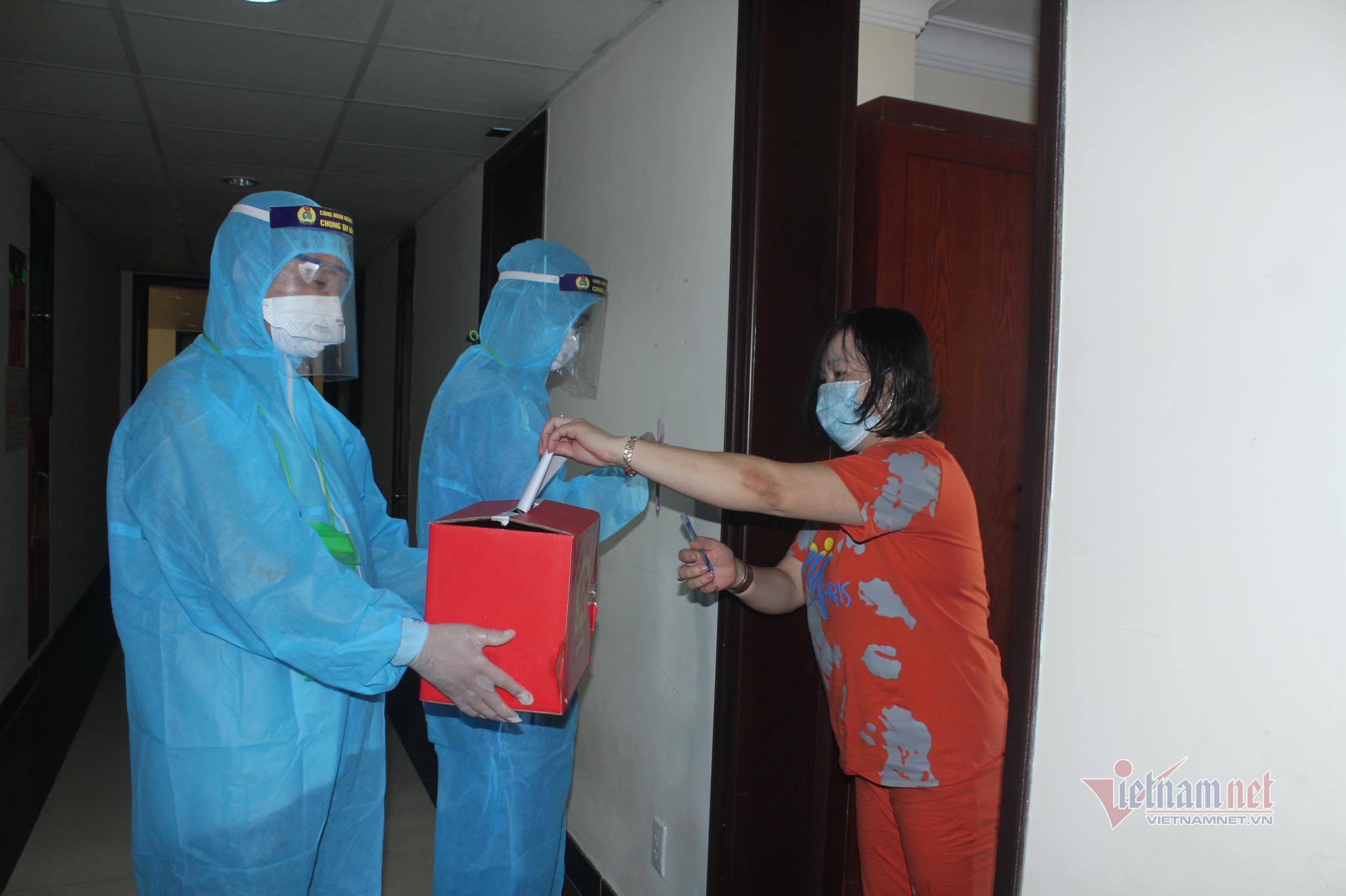 Hình ảnh bầu cử chưa từng có trong các khu cách ly trên cả nước