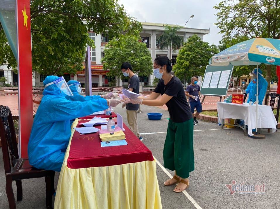 Hình ảnh bầu cử chưa từng có trong các khu cách ly trên cả nước
