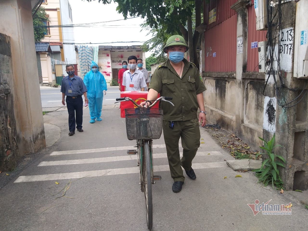 Hình ảnh bầu cử chưa từng có trong các khu cách ly trên cả nước