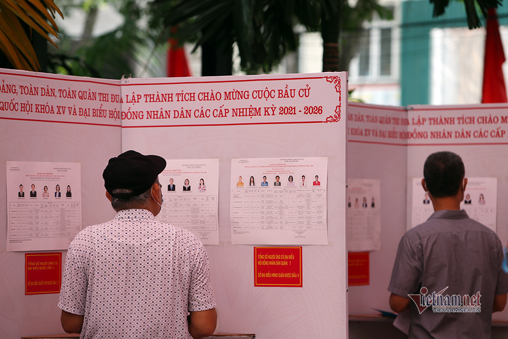 Những cử tri 'đặc biệt' đi bỏ phiếu bầu ở Hà Nội