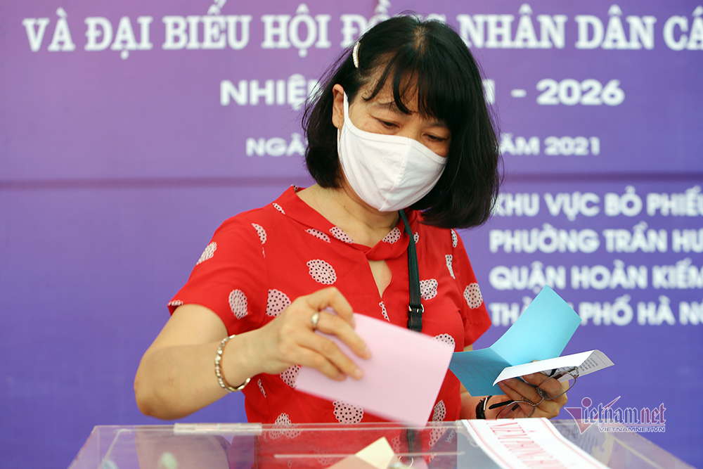 Những cử tri 'đặc biệt' đi bỏ phiếu bầu ở Hà Nội