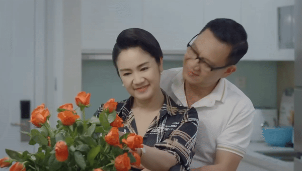 NSND Thu Hà nói về nụ hôn ngoài kịch bản với NSƯT Phạm Cường