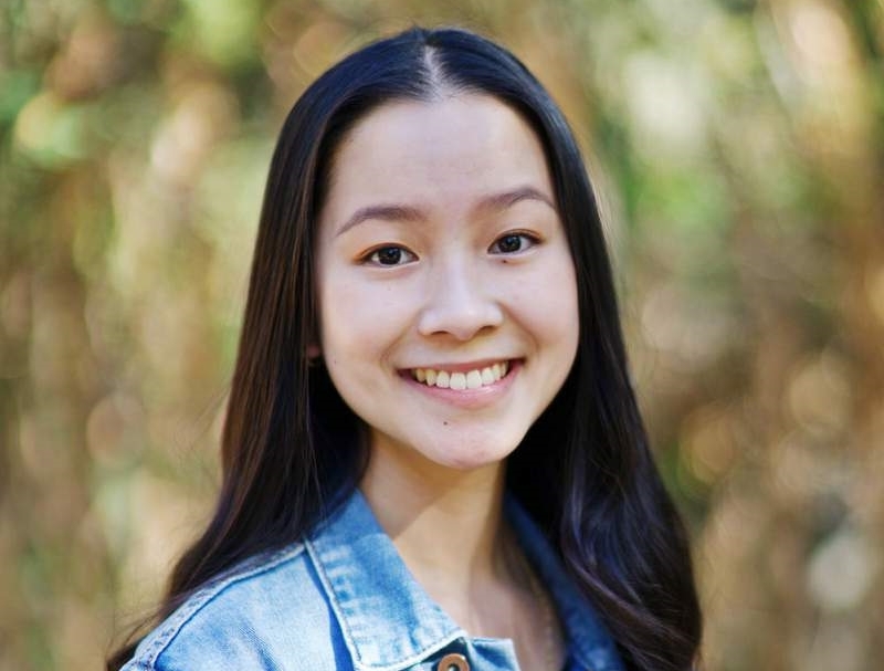 Nữ sinh gốc Việt vừa đỗ ĐH Stanford thắng giải nhà thơ trẻ Mỹ