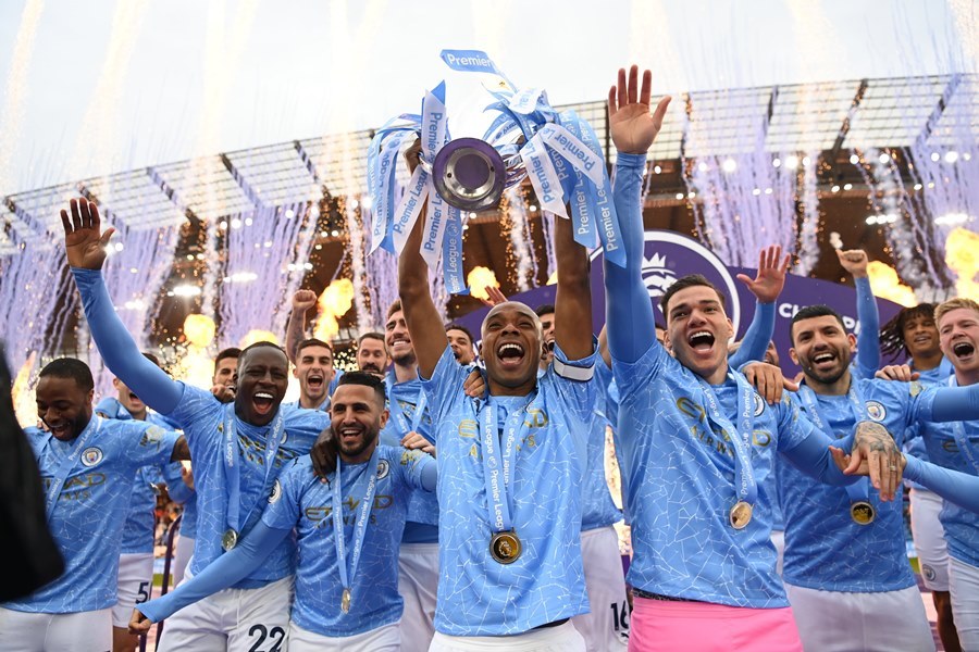 Khoảnh khắc thầy trò Pep Guardiola say sưa trên đỉnh Premier League