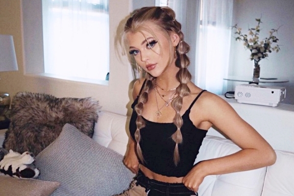 Nhan sắc được ví như búp bê của nàng mẫu 19 tuổi