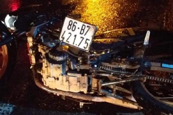 Hy hữu bị cuốn vào gầm xe tải đi 20km chỉ bị xây xát