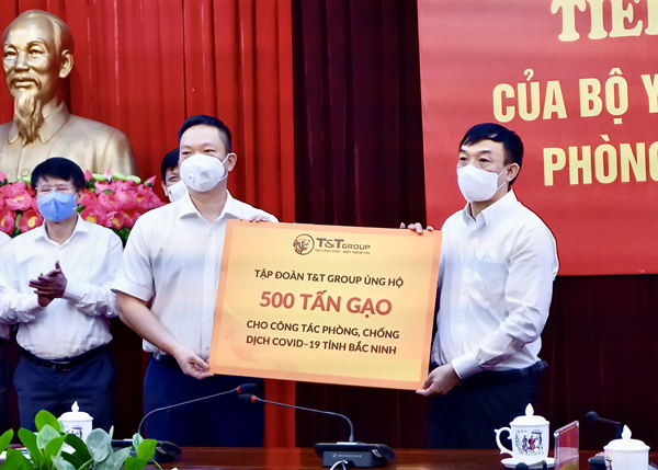 T&amp;T Group ủng hộ Bắc Ninh, Bắc Giang 5 tỷ đồng và 1.000 tấn gạo
